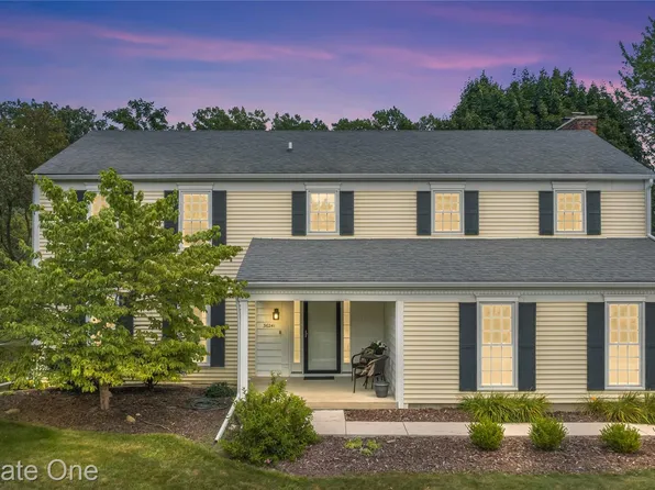 36241 Fredericksburg Rd, Farmington Hills, MI 48331