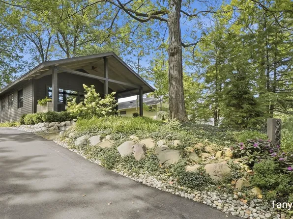 3652 Reeds Lake Blvd SE, Grand Rapids, MI 49506
