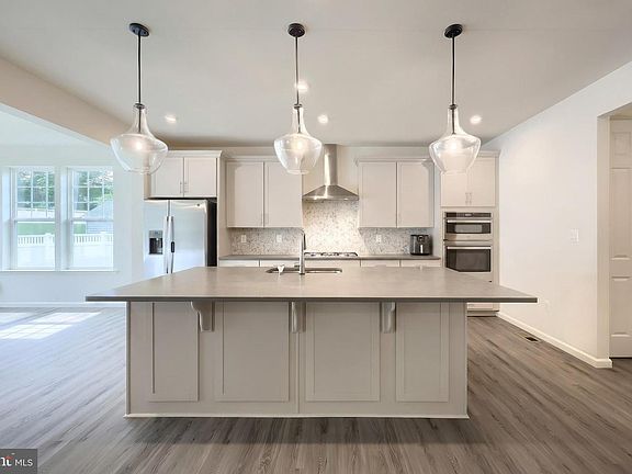 3rd image of 61 Black Oak Ct