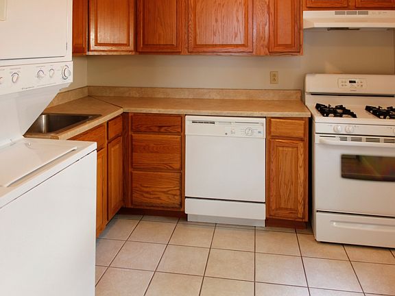 2nd image of 320 E 17th Ave