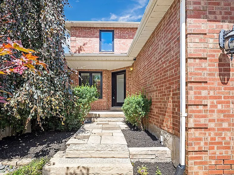 68 Patna Cres — Photo 2