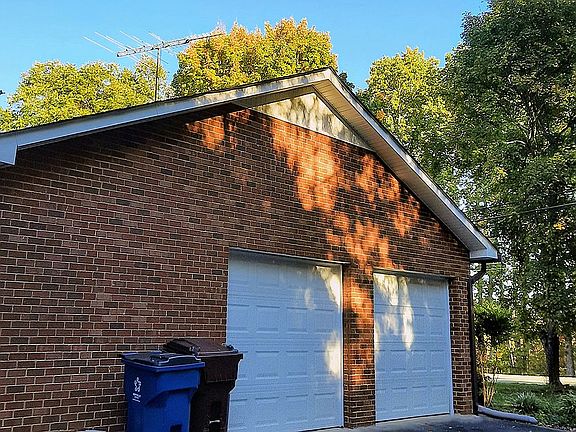 Double garage, 650 sq ft