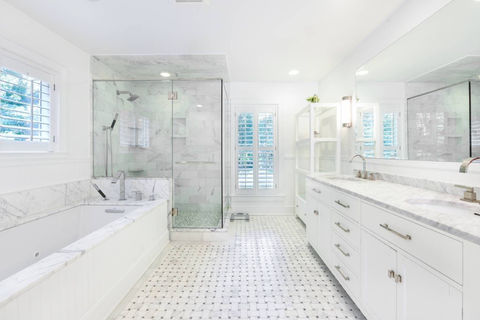  Giant master bath with walk in shower and whirlpool tub