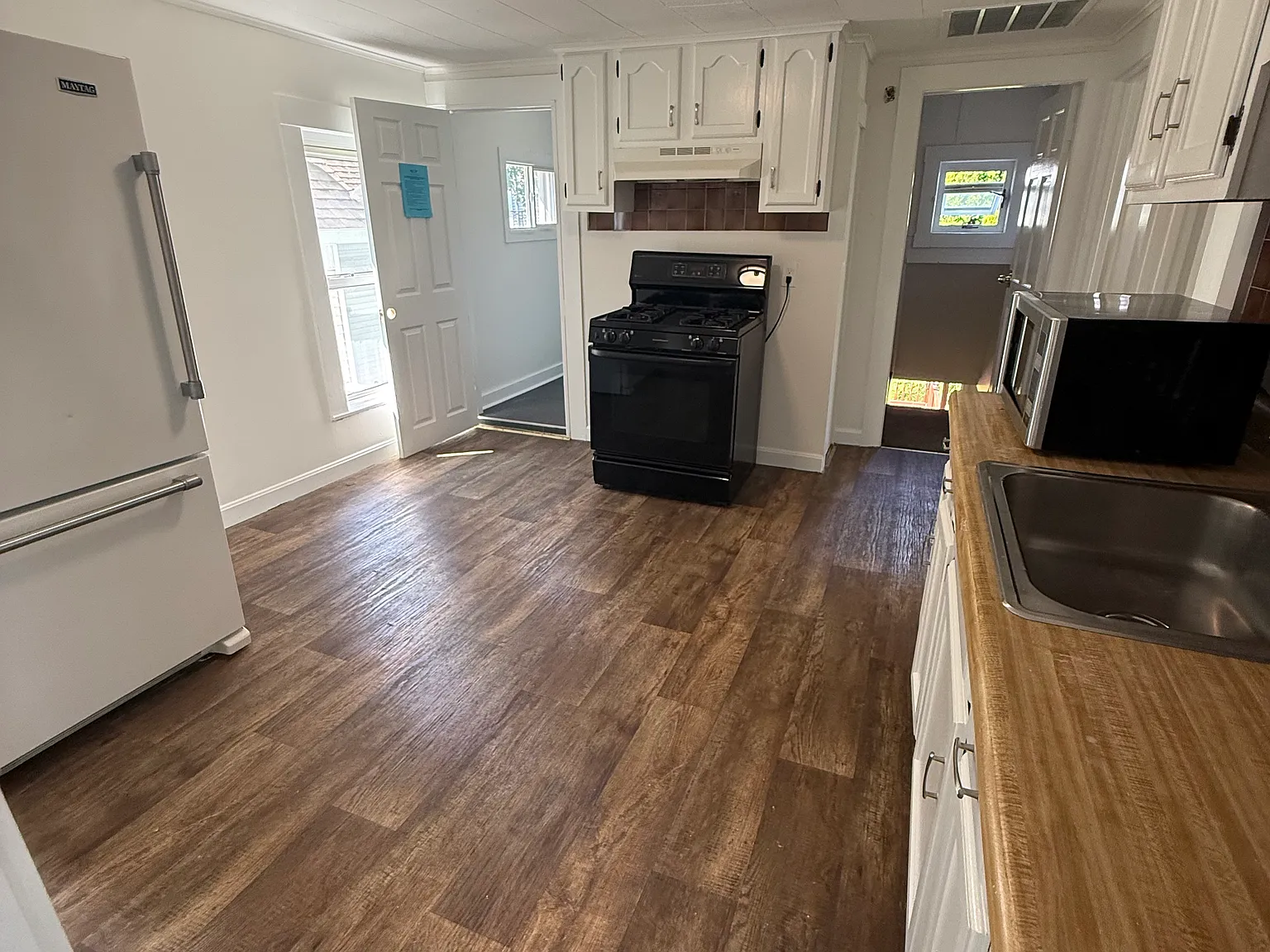 2 bed, 900 sqft, $2,400 — Photo 2