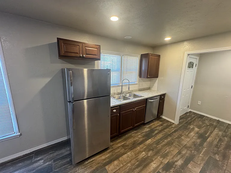 1408 Carlisle Ct — Photo 7