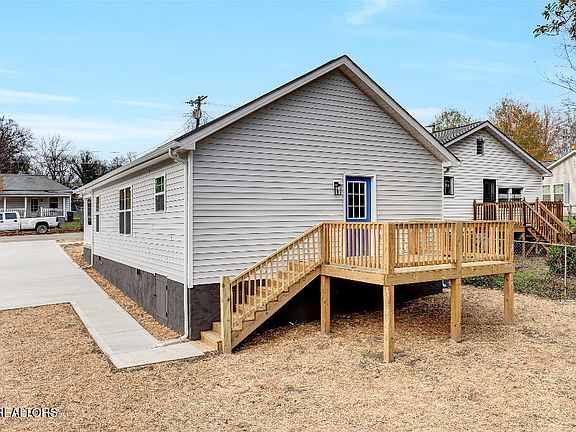 3rd image of 2436 Selma Ave
