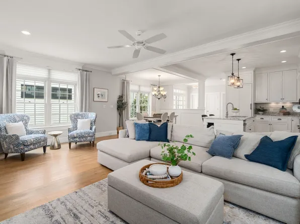 32 Maple Ln #32, Medfield, MA 02052