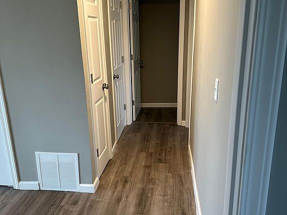 5th image of 135 N La Salle Ave
