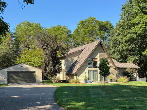 12010 W Indian Lake Dr, Vicksburg, MI 49097