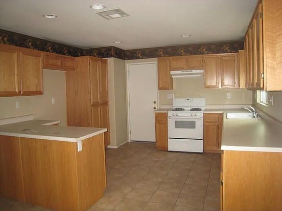3rd image of 32058 Meadow Wood Ln