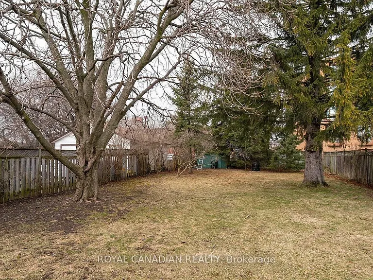 644 Athol St E #MAIN — Photo 18