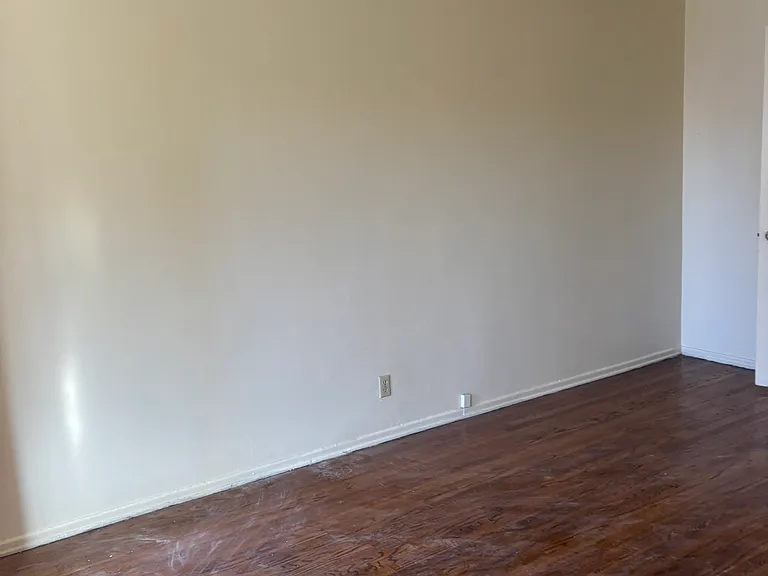 1811 W 39th Pl — Photo 3