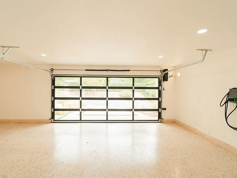 10461 Shadyridge Dr — Photo 36