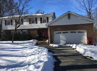 8 E Salem Rd, Fishkill, NY 12524