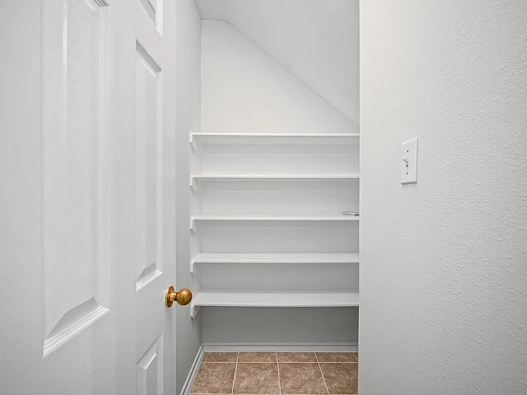 35 Ledgestone Pl — Photo 10