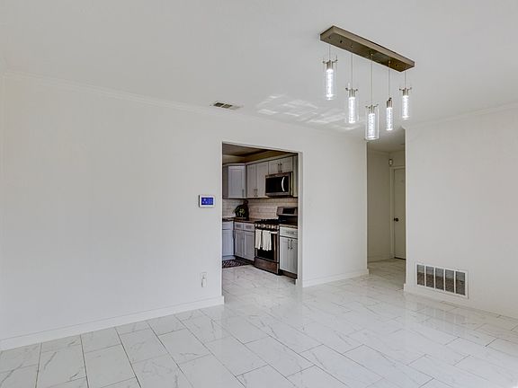 5th image of 3831 Black Oak Dr