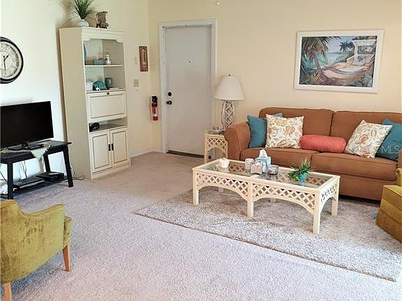 4th image of 402 A Fulham Ct #A