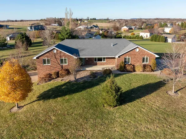 13131 W Clay Dr, Dubuque, IA 52002