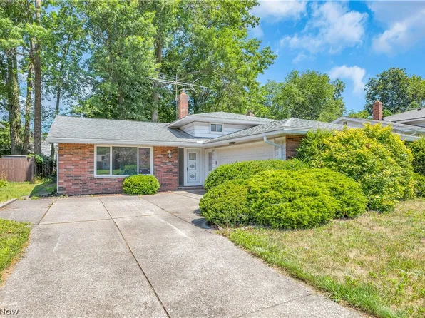 23470 Sharon Dr, North Olmsted, OH 44070