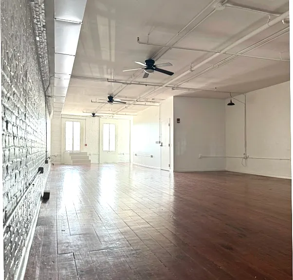225 N Peters St — Photo 3