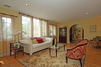 5th image of 11 Boulderwood Dr