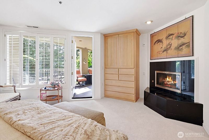 5th image of 10000 Meydenbauer Way SE #1