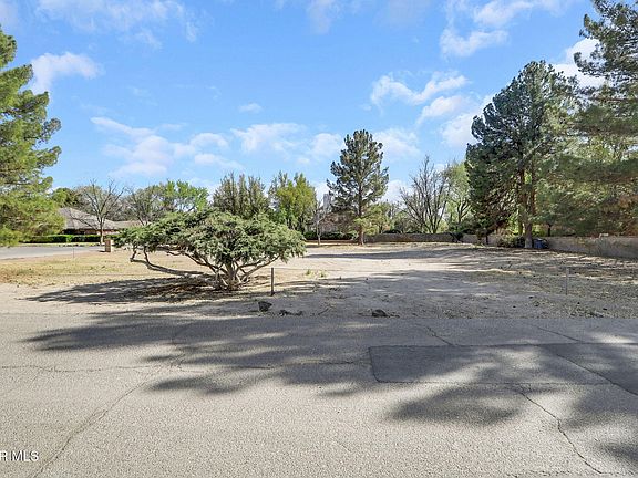 3rd image of 800 Fairway Cir