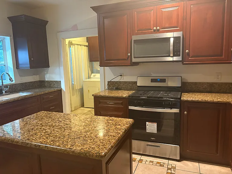 2320 S La Salle Ave — Photo 15