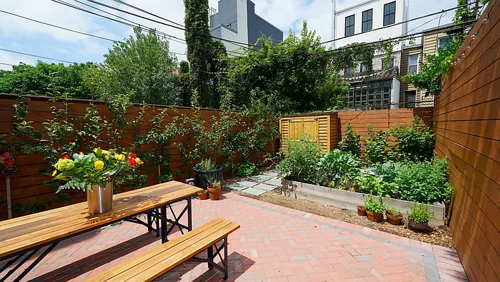 Sold by Dwell Residential Inc | media 16