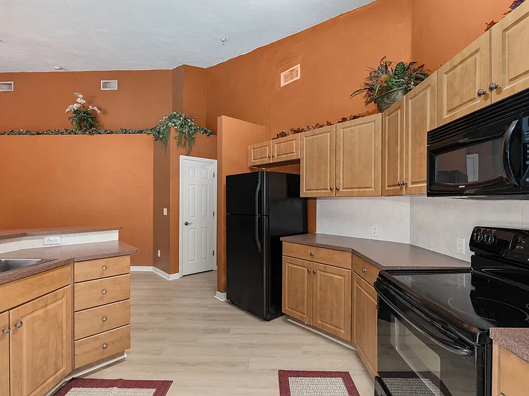 4215 SW 31st Dr #204 — Photo 10