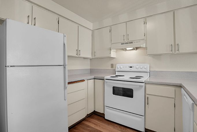 1st image of 737 Manbrin Dr NE #124-755201