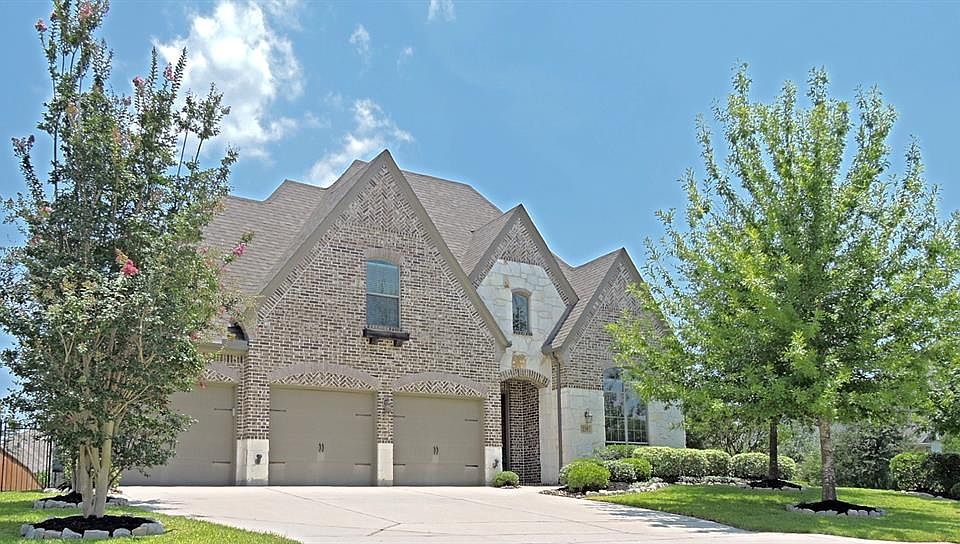 WELCOME HOME! AMAZING ALL BRICK AND STONE HIGHLAND HOME WITH MATURE LANDSCAPING, LOCATED ON A LARGE LOT, CONVENIENT TO SHOPS & CAFES, LIBRARY & YMCA, AND THE PARK. BEAUTIFUL HOME WITH DECORATIVE DETAILS AND FABULOUS FEATURES THROUGHOUT!