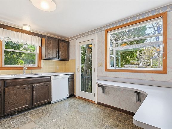 2nd image of 20 Worrall Rd