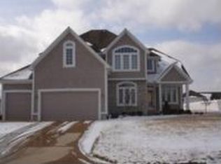 4104 NE Kennesaw Rdg, Lees Summit, MO 64064