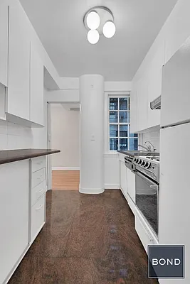 Sold by Bond New York | media 10