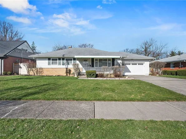 2640 Carmen Dr, Rocky River, OH 44116