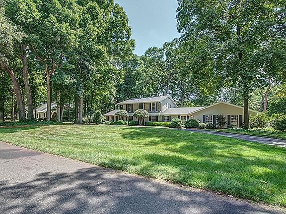 5th image of 3624 Country Club Dr