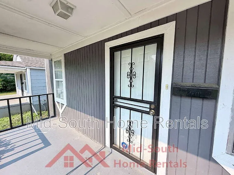 1545 Patton St — Photo 3