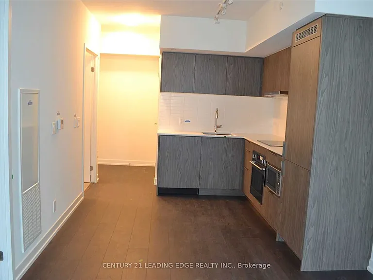 60 Shuter St #Penthouse 201 — Photo 6