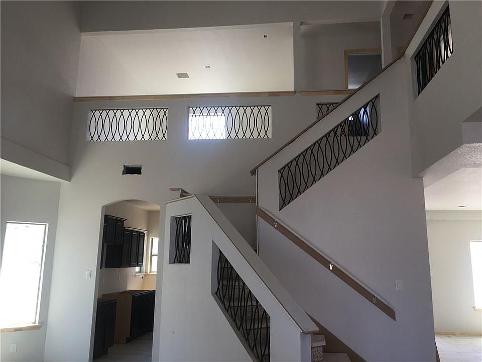 2nd image of 420 La Puesta Dr