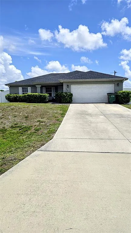 3 bed, 2.0 bath, 1462 sqft, $2,000 — Photo 1
