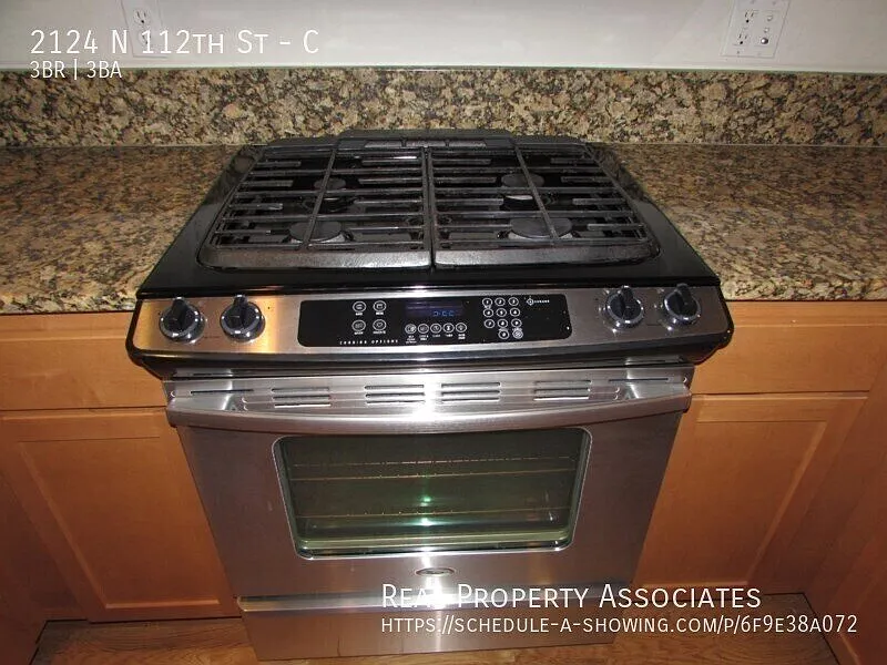 Pet Friendly Townhouse in Seattle-Northgate — Photo 2