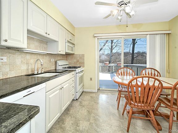 4th image of 107 Parkview Road