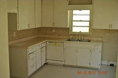 2nd image of 906 Don Shelton Blvd
