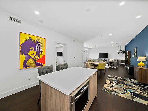 4th image of 410 W Broadway Unit 503