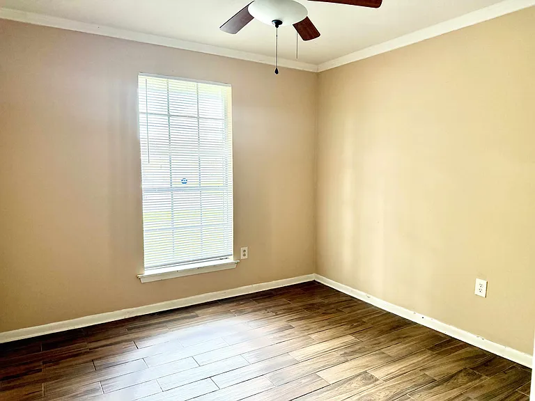 2056 Vickers Dr — Photo 9