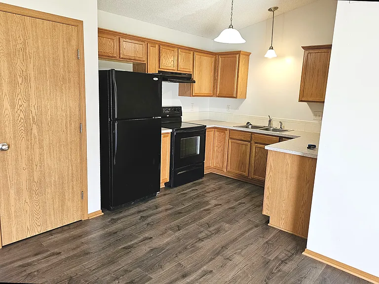 504 Stonedale Dr — Photo 4