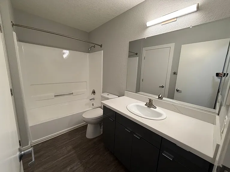 The James Apartments — Photo 91