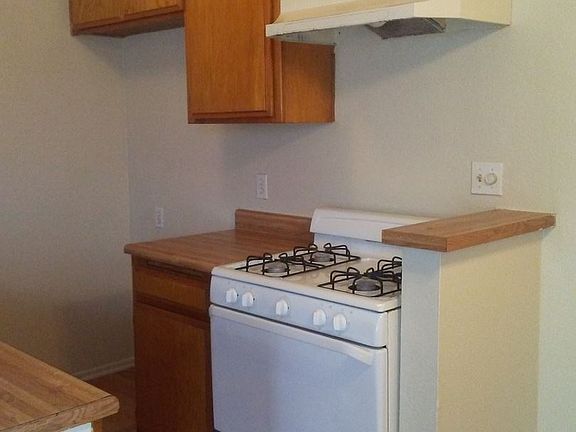 3rd image of 21821 Saticoy St APT 18