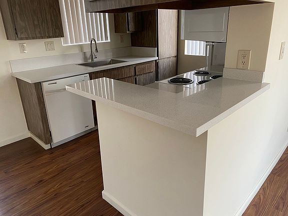 3rd image of 1403 F Ave APT 5